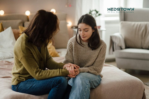 mom talking with daughter